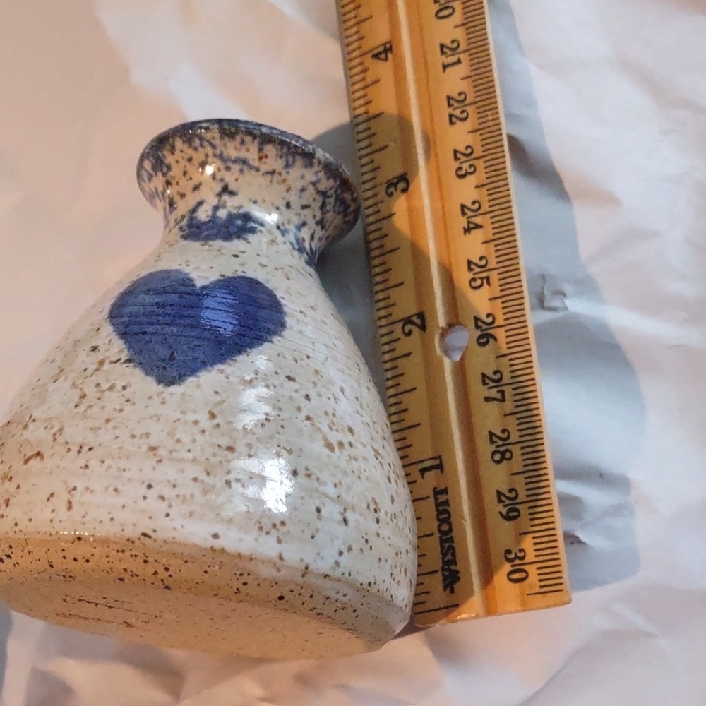 Vintage Speckled Vase with Blue Heart Design - Picture 3 of 5